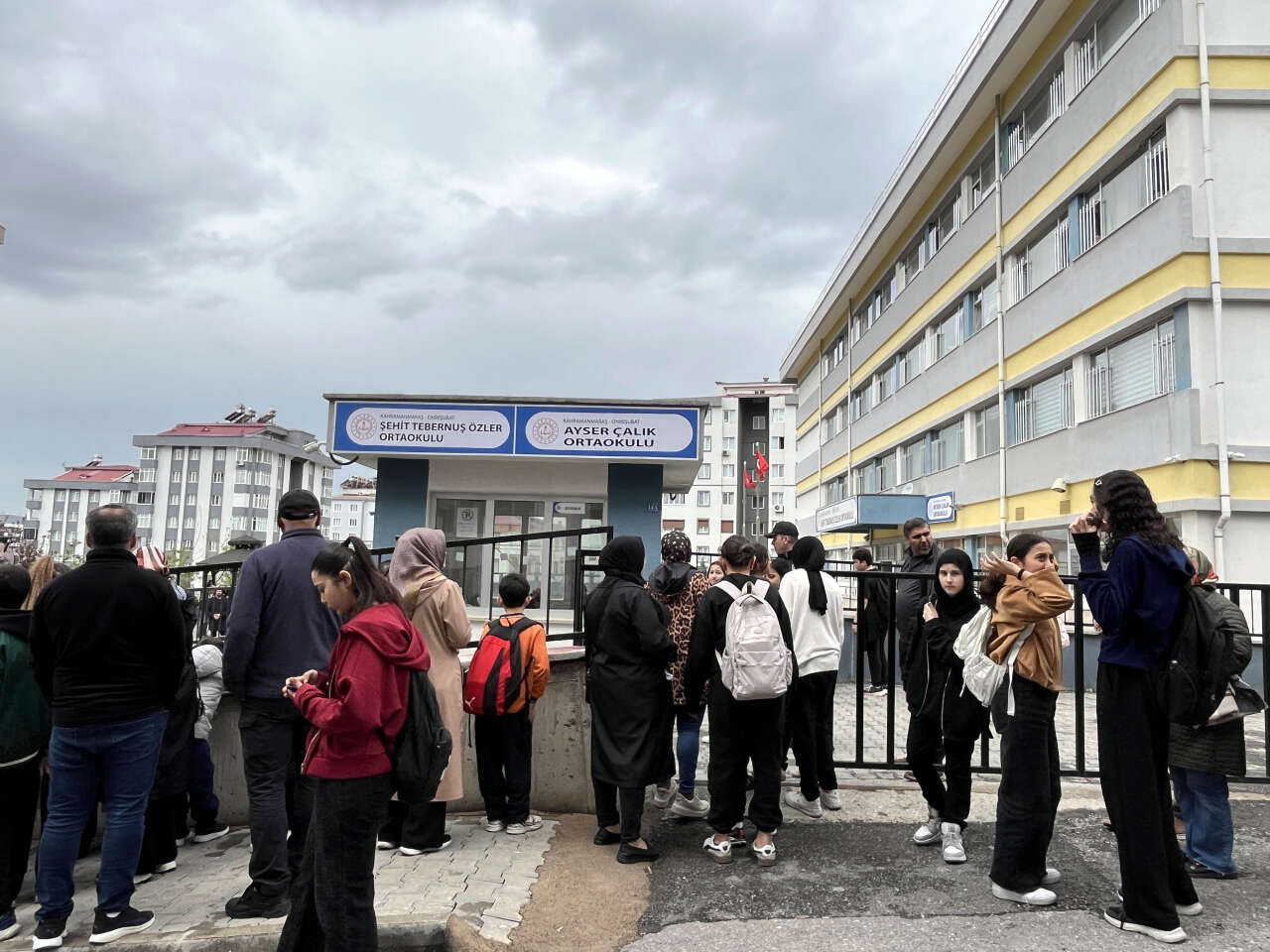 9 kişiye mezar olan Ayser Çalık Ortaokulu, yeni binasında eğitime başladı 14